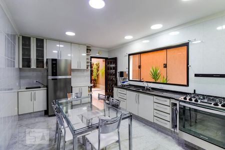 Casa à venda com 180m², 3 quartos e 2 vagasCozinha