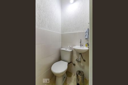 Casa à venda com 180m², 3 quartos e 2 vagasBanheiro de Serviço