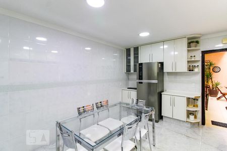 Casa à venda com 180m², 3 quartos e 2 vagasCozinha