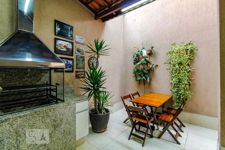 Casa à venda com 180m², 3 quartos e 2 vagasQuintal