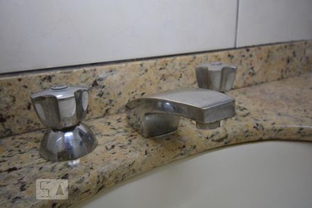 Apartamento para alugar com 86m², 2 quartos e sem vagaBanheiro - Torneira