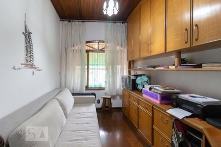 Casa à venda com 340m², 3 quartos e 3 vagas Casa à venda com 340m², 3 quartos e 3 vagasEscritório