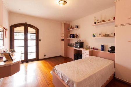 Casa à venda com 340m², 3 quartos e 3 vagas Casa à venda com 340m², 3 quartos e 3 vagasQuarto 2