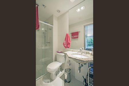 Apartamento à venda com 80m², 1 quarto e 2 vagasBanheiro da Suite