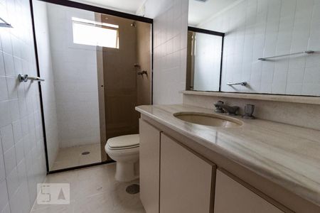 Apartamento à venda com 250m², 4 quartos e 2 vagas Apartamento à venda com 250m², 4 quartos e 2 vagasBanheiro Social
