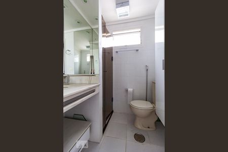 Apartamento à venda com 250m², 4 quartos e 2 vagas Apartamento à venda com 250m², 4 quartos e 2 vagasBanheiro da Suíte