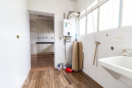 Apartamento à venda com 250m², 4 quartos e 2 vagas Apartamento à venda com 250m², 4 quartos e 2 vagasÁrea de Serviço