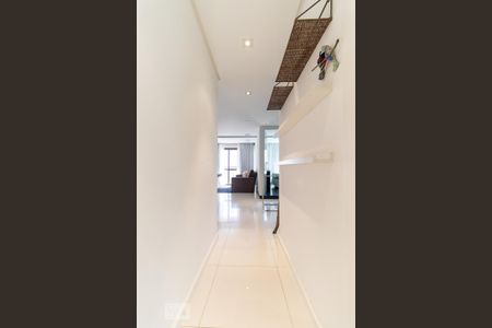 Corredor de apartamento para alugar com 3 quartos, 80m² em Cerqueira César, São Paulo