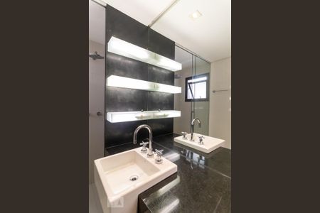 Apartamento para alugar com 80m², 3 quartos e 2 vagas Apartamento para alugar com 80m², 3 quartos e 2 vagasBanheiro da suíte
