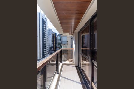 Varanda da sala de apartamento para alugar com 3 quartos, 80m² em Cerqueira César, São Paulo