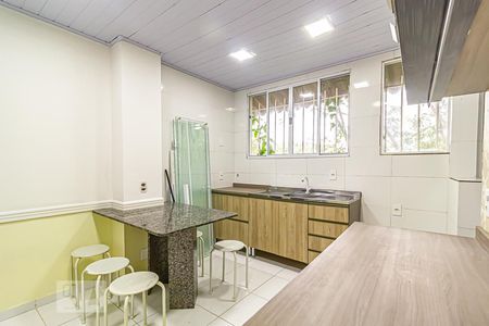 Casa de condomínio para alugar com 208m², 4 quartos e 1 vagaCozinha