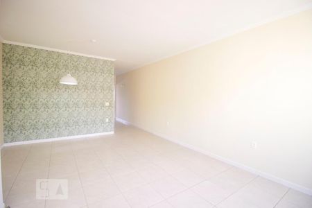 Casa para alugar com 210m², 4 quartos e 2 vagasSala
