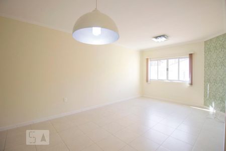 Casa para alugar com 210m², 4 quartos e 2 vagasSala