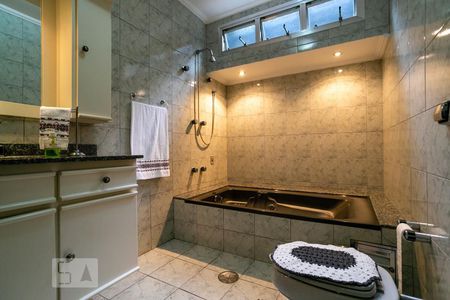 Banheiro da Suíte 1 de casa à venda com 4 quartos, 313m² em Parque Maria Domitila, São Paulo