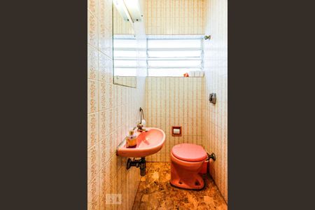 Casa à venda com 234m², 4 quartos e 2 vagasLavabo