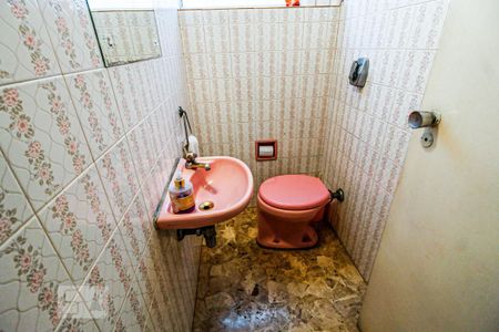 Casa à venda com 234m², 4 quartos e 2 vagasLavabo