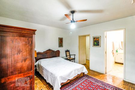 Casa à venda com 234m², 4 quartos e 2 vagasSuíte