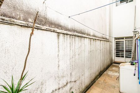 Casa à venda com 234m², 4 quartos e 2 vagasCorredor lateral