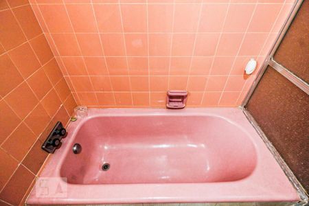 Casa à venda com 234m², 4 quartos e 2 vagasBanheiro