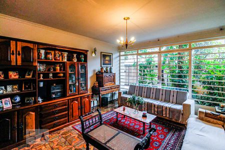 Casa à venda com 234m², 4 quartos e 2 vagasSala