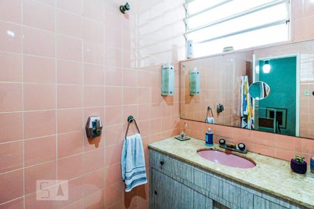 Casa à venda com 234m², 4 quartos e 2 vagasBanheiro