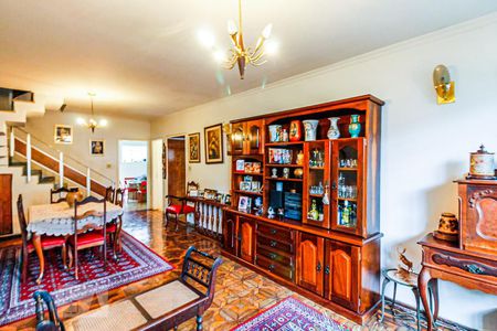 Casa à venda com 234m², 4 quartos e 2 vagasSala