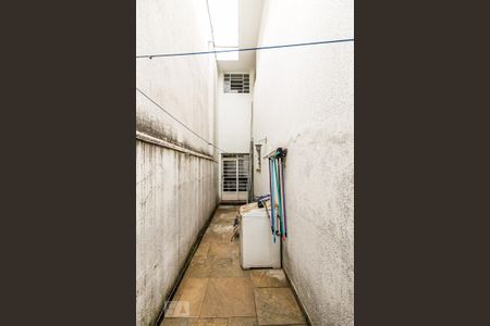 Casa à venda com 234m², 4 quartos e 2 vagasCorredor lateral