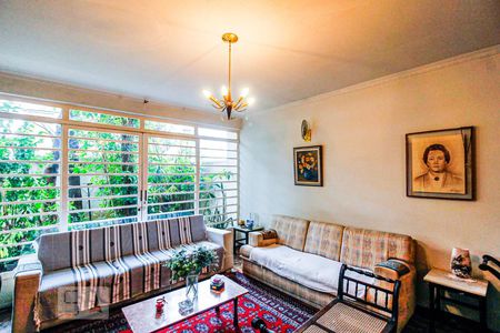 Casa à venda com 234m², 4 quartos e 2 vagasSala