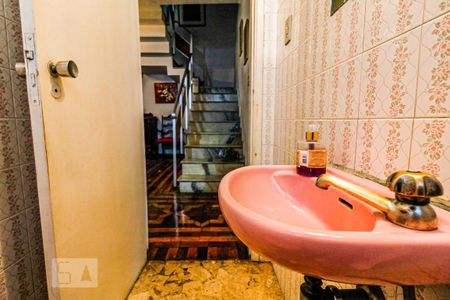 Casa à venda com 234m², 4 quartos e 2 vagasLavabo