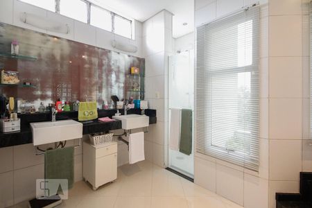 Banheiro Suíte 1 de casa à venda com 6 quartos, 380m² em Jardim Avelino, São Paulo