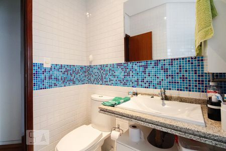 Casa à venda com 380m², 6 quartos e 7 vagasBanheiro Suíte 2