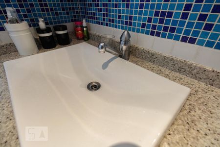 Casa à venda com 380m², 6 quartos e 7 vagasBanheiro Suíte 3 