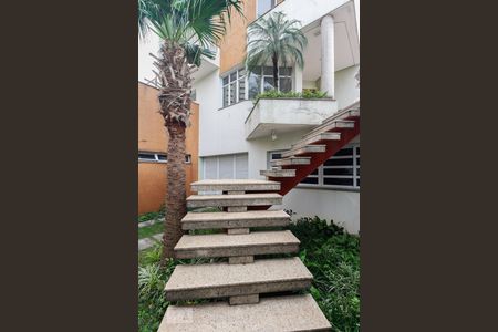 Casa à venda com 380m², 6 quartos e 7 vagasFachada 
