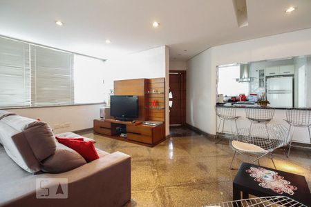 Sala  de casa à venda com 6 quartos, 380m² em Jardim Avelino, São Paulo