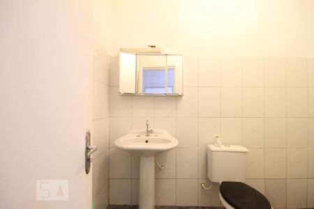 Banheiro de kitnet/studio para alugar com 1 quarto, 36m² em Vila das Mercês, São Paulo