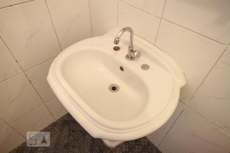 Banheiro de kitnet/studio para alugar com 1 quarto, 36m² em Vila das Mercês, São Paulo