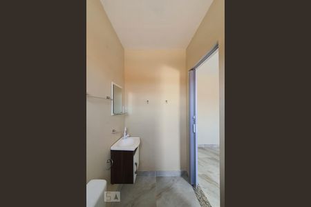 Banheiro de kitnet/studio para alugar com 1 quarto, 35m² em Vila das Mercês, São Paulo