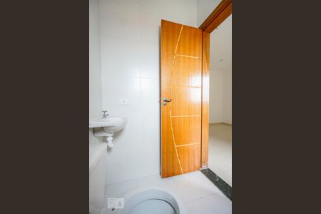 Banheiro social de kitnet/studio para alugar com 1 quarto, 35m² em Vila Aricanduva, São Paulo