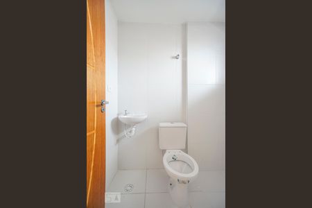 Banheiro social de kitnet/studio para alugar com 1 quarto, 52m² em Vila Aricanduva, São Paulo