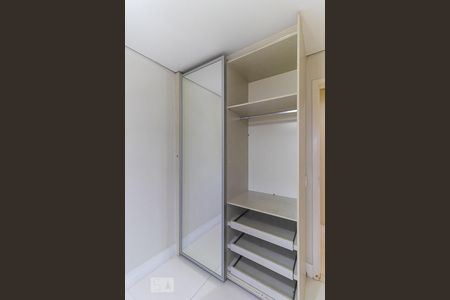 Apartamento à venda com 50m², 2 quartos e 1 vagaQuarto 2 - Armários