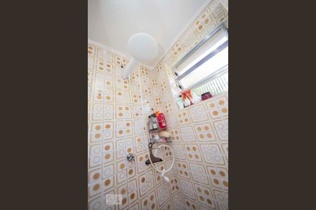 Banheiro de apartamento para alugar com 1 quarto, 43m² em Vila Ipiranga, Porto Alegre