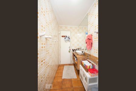 Banheiro de apartamento para alugar com 1 quarto, 43m² em Vila Ipiranga, Porto Alegre