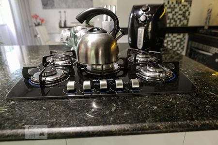 Casa à venda com 298m², 4 quartos e 2 vagas Casa à venda com 298m², 4 quartos e 2 vagasCozinha integrada