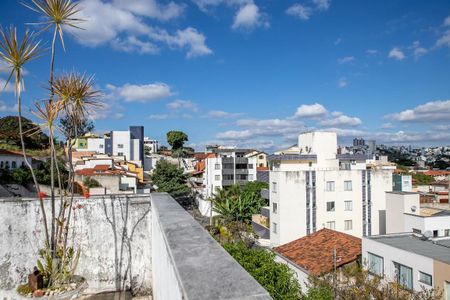 Casa à venda com 298m², 4 quartos e 2 vagas Casa à venda com 298m², 4 quartos e 2 vagasVista da Varanda