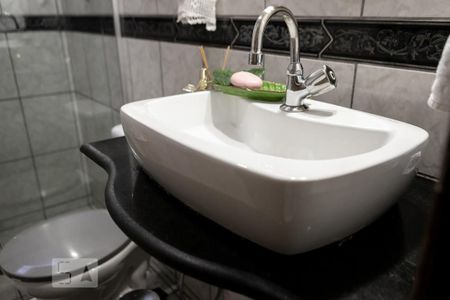 Casa à venda com 298m², 4 quartos e 2 vagas Casa à venda com 298m², 4 quartos e 2 vagasLavabo