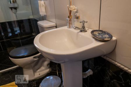 Casa à venda com 298m², 4 quartos e 2 vagas Casa à venda com 298m², 4 quartos e 2 vagasBanheiro Social