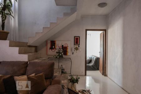 Casa à venda com 298m², 4 quartos e 2 vagas Casa à venda com 298m², 4 quartos e 2 vagasSala de TV