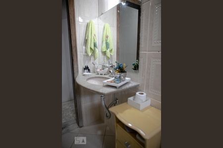 Casa à venda com 298m², 4 quartos e 2 vagas Casa à venda com 298m², 4 quartos e 2 vagasBanheiro