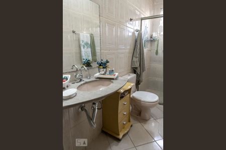 Casa à venda com 298m², 4 quartos e 2 vagas Casa à venda com 298m², 4 quartos e 2 vagasBanheiro