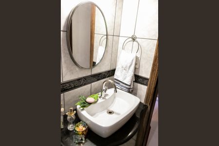 Casa à venda com 298m², 4 quartos e 2 vagas Casa à venda com 298m², 4 quartos e 2 vagasLavabo